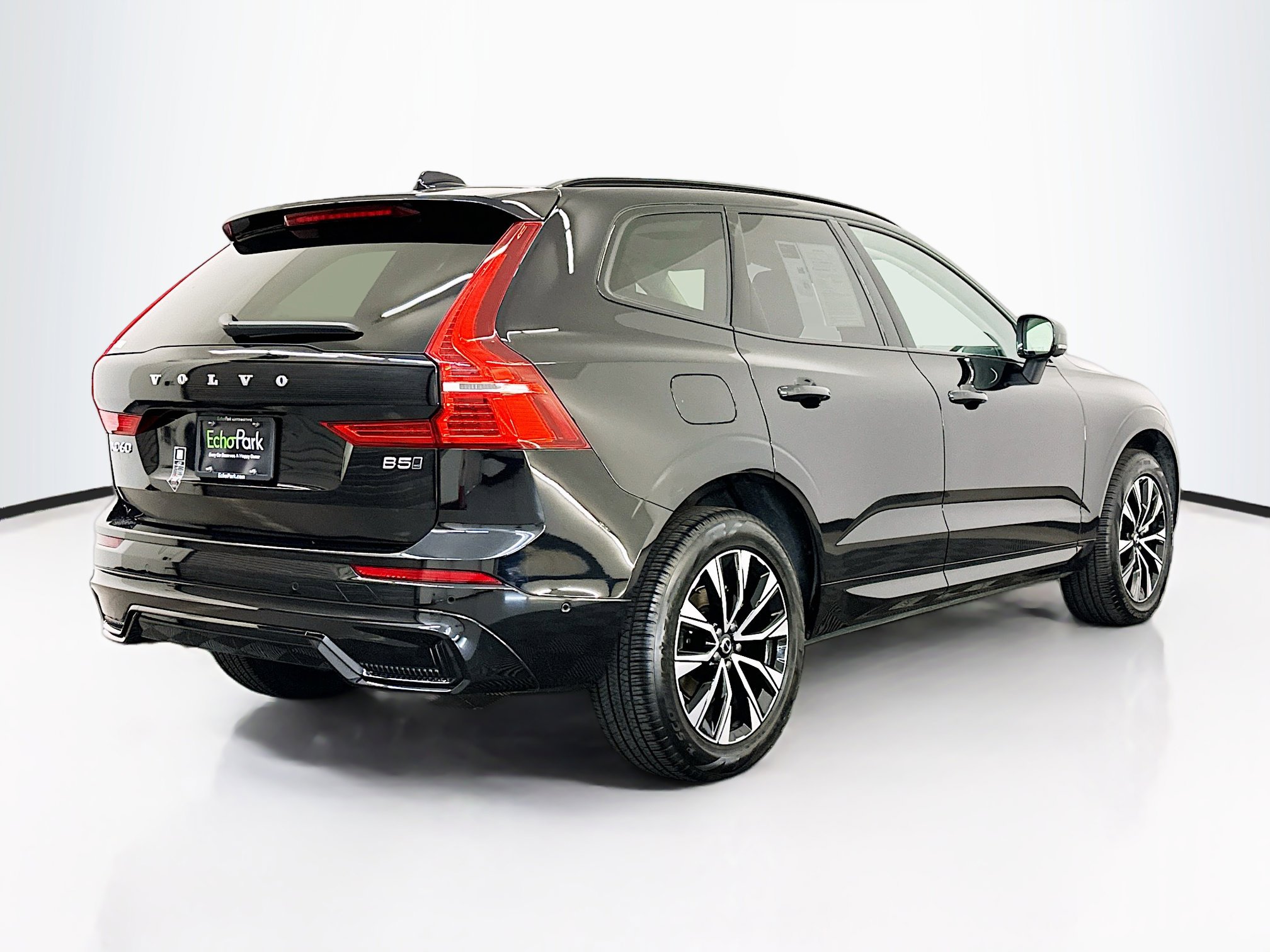 Used 2025 Volvo XC60 B5 Plus image 9
