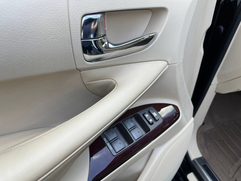 Used 2014 Lexus LX 570 4WD w/ Luxury Package image 24