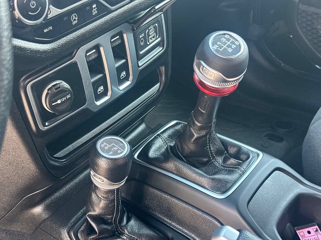 Used 2025 Jeep Wrangler Sport AWD/4WD image 29