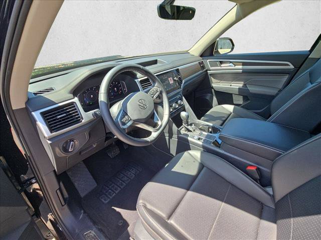 Used 2023 Volkswagen Atlas SE w/ Black Wheel Package FWD image 10