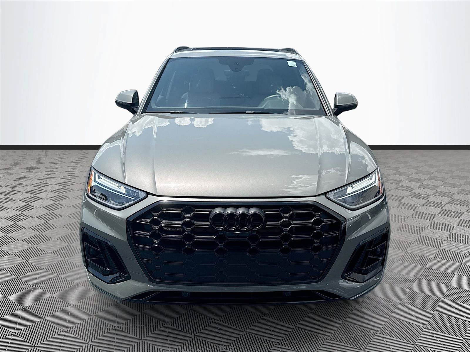 Certified 2025 Audi Q5 e Premium Plus w/ Premium Plus Package AWD/4WD image 2