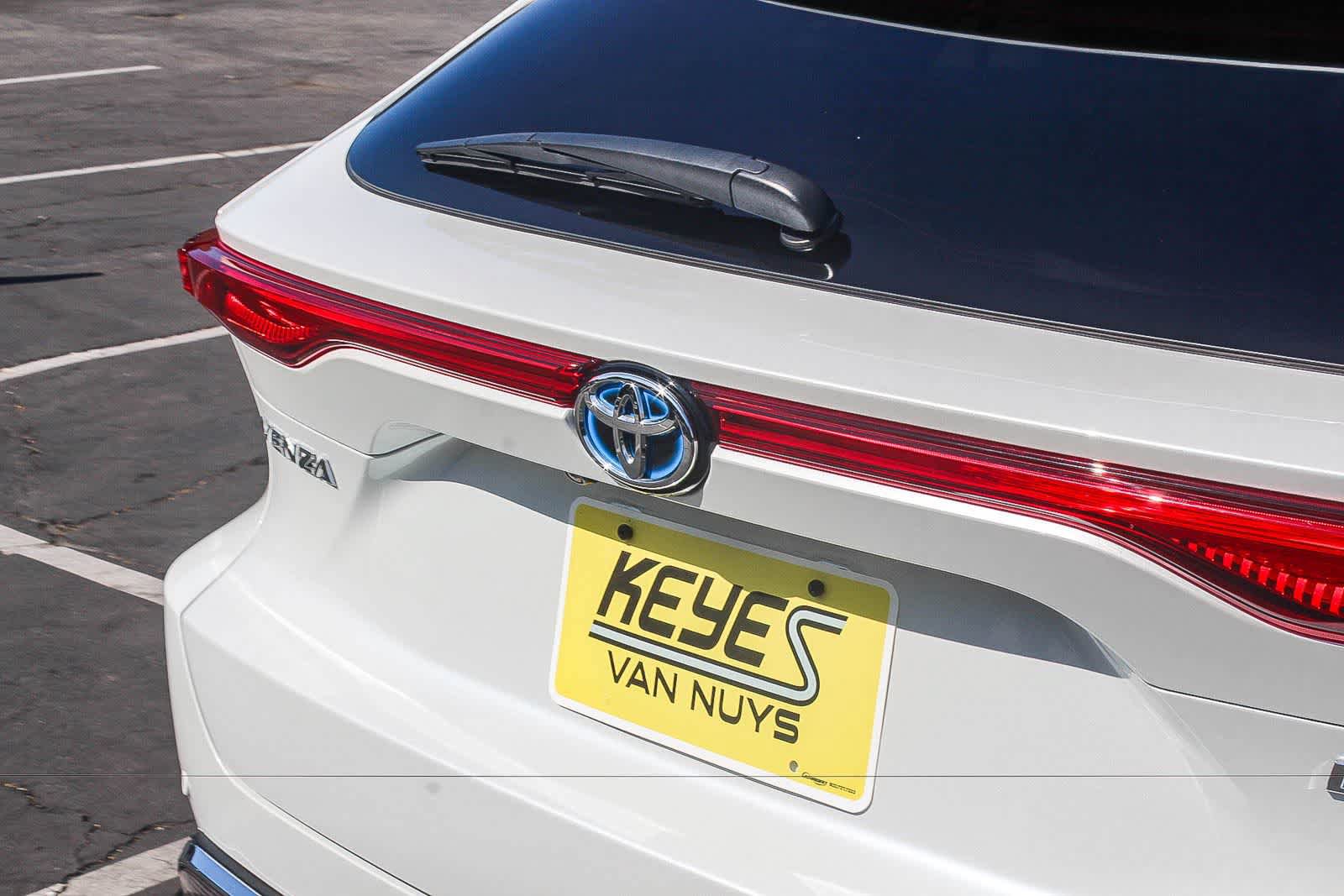 Used 2023 Toyota Venza Limited AWD/4WD image 9