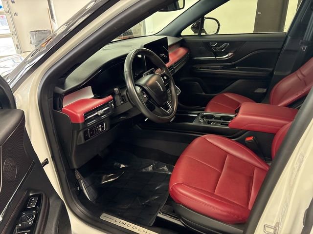 Used 2023 Lincoln Corsair Reserve w/ Rear Removable Package Tray image 15