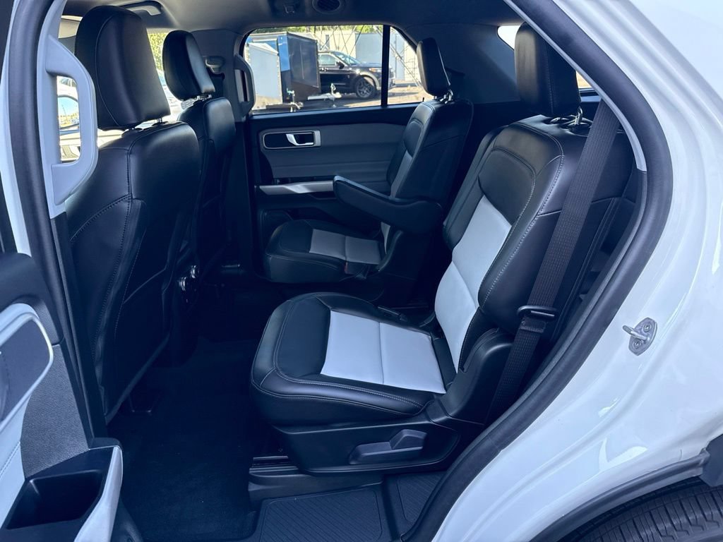 Used 2024 Ford Explorer XLT w/ Equipment Group 202A AWD/4WD image 34