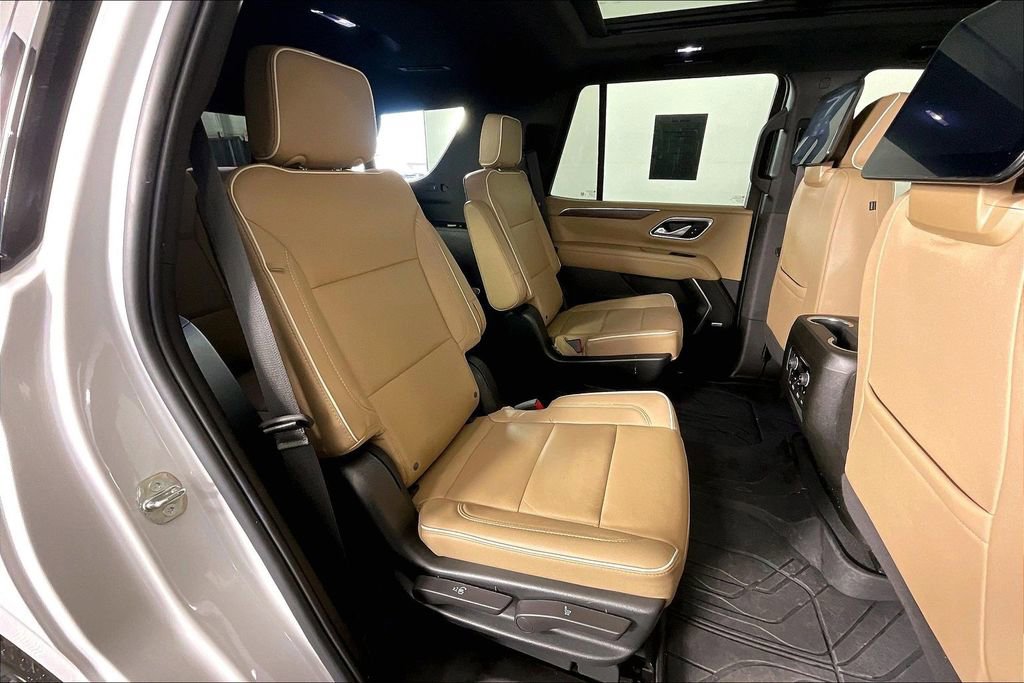 Used 2023 Chevrolet Tahoe Premier w/ Premium Package AWD/4WD image 38