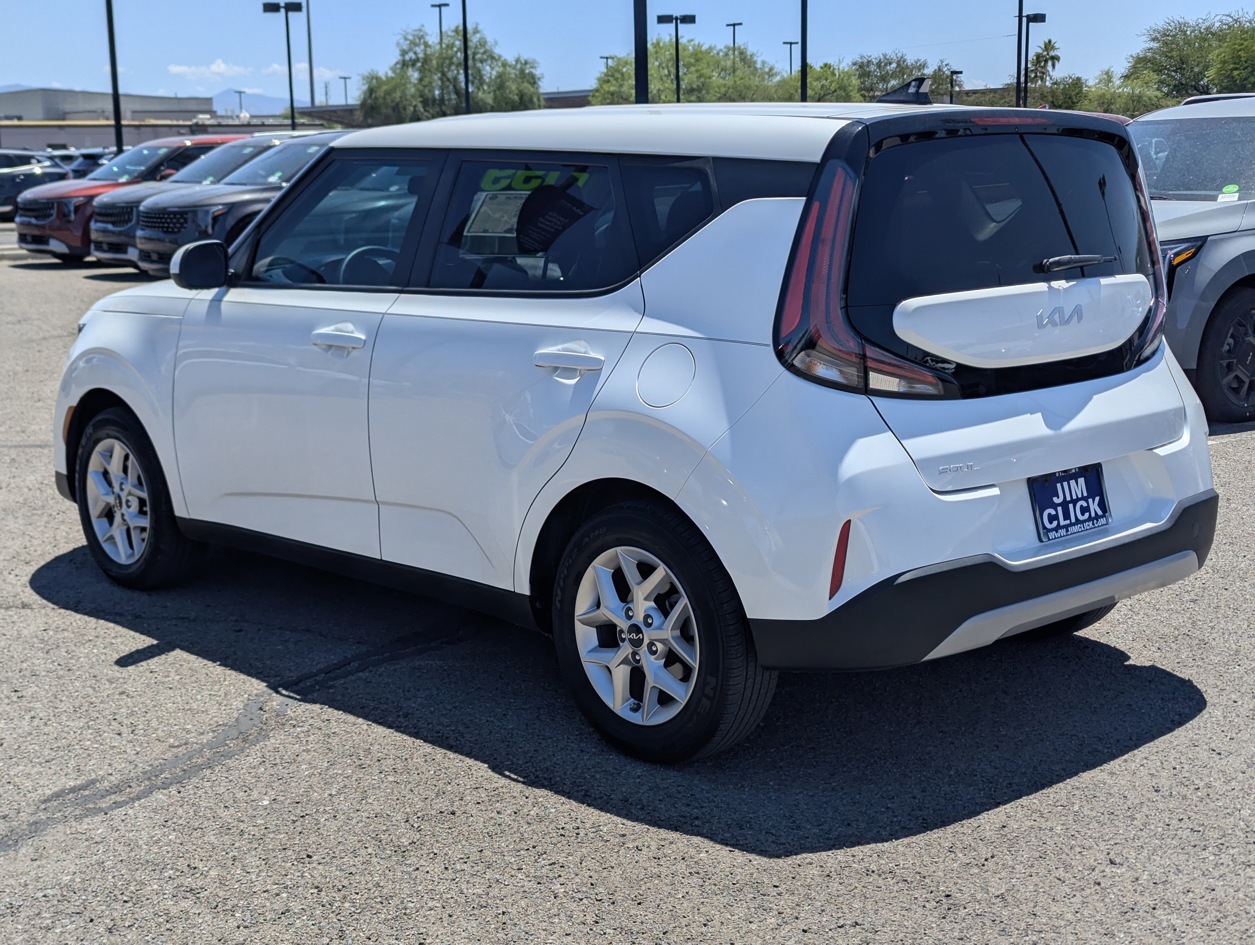 Certified 2023 Kia Soul LX w/ LX Technology Package FWD image 4