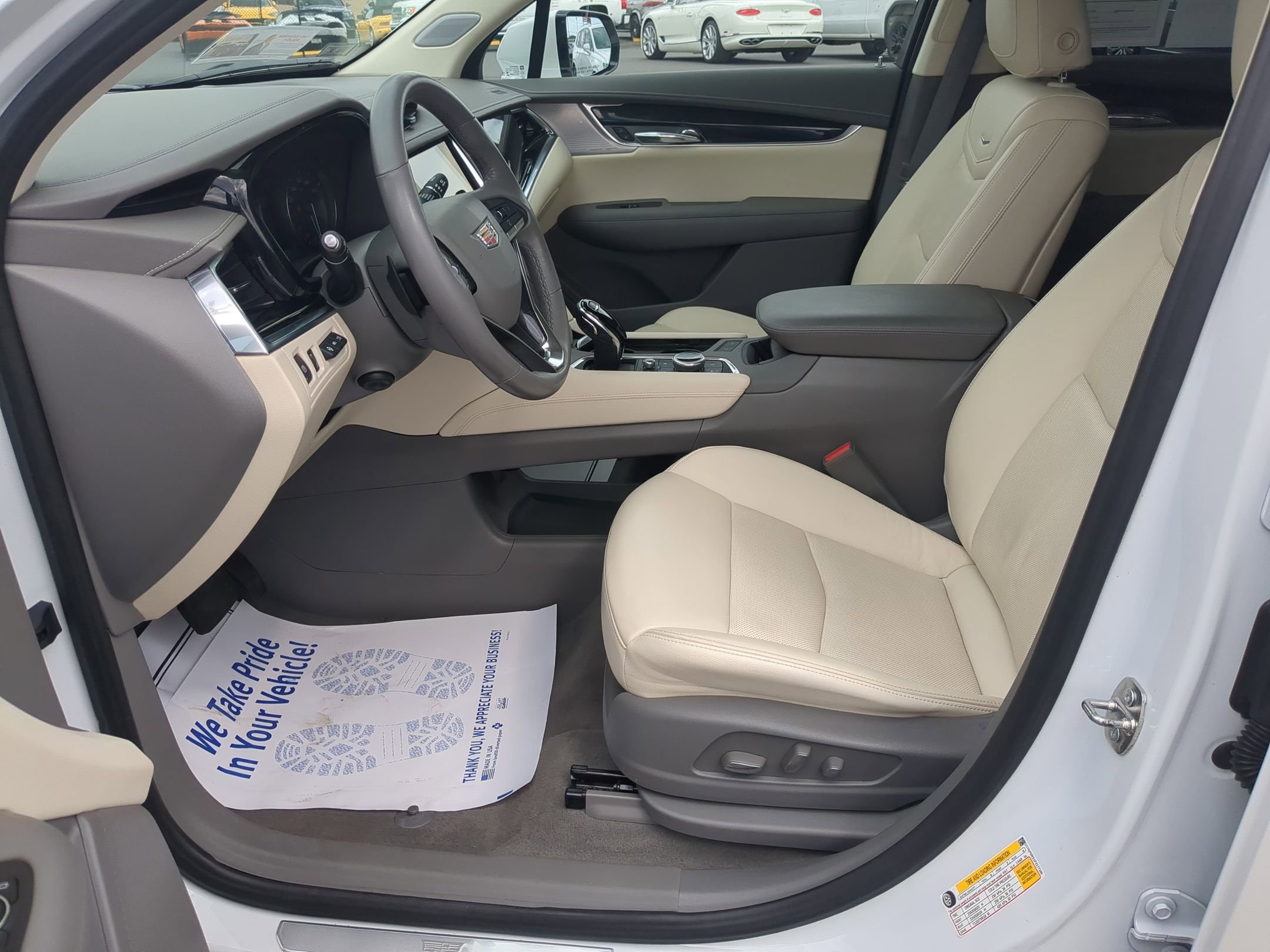 Certified 2023 Cadillac XT6 Premium Luxury w/ Technology Package AWD/4WD image 18