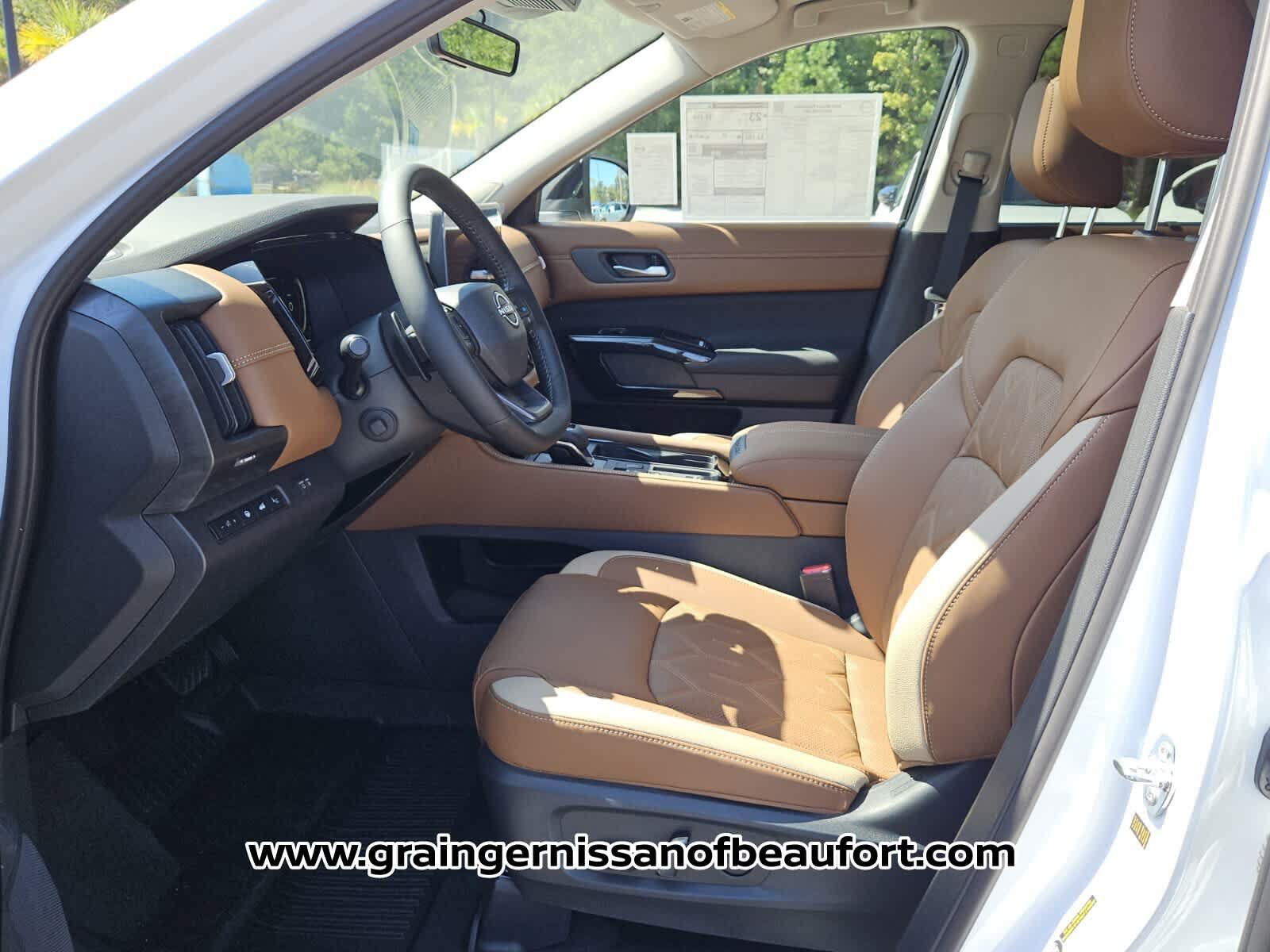 New 2026 Nissan Pathfinder Platinum FWD image 3