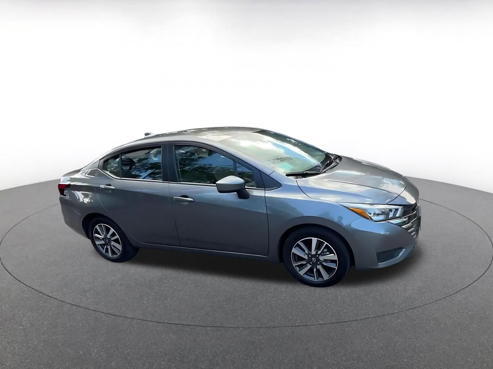Used 2025 Nissan Versa SV image 2