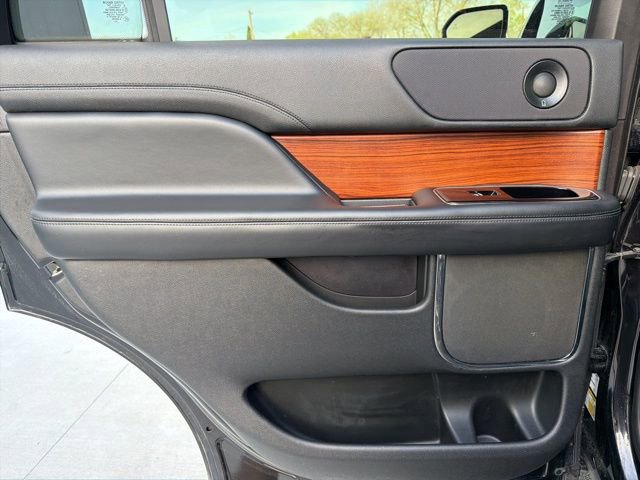 Used 2019 Lincoln Navigator Select image 19