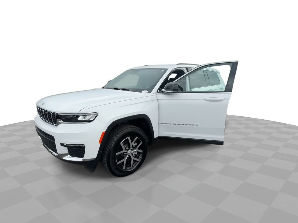 Used 2025 Jeep Grand Cherokee L Limited w/ Trailer Tow Package AWD/4WD image 4