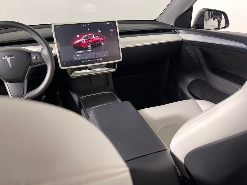 Used 2024 Tesla Model Y Long Range image 17
