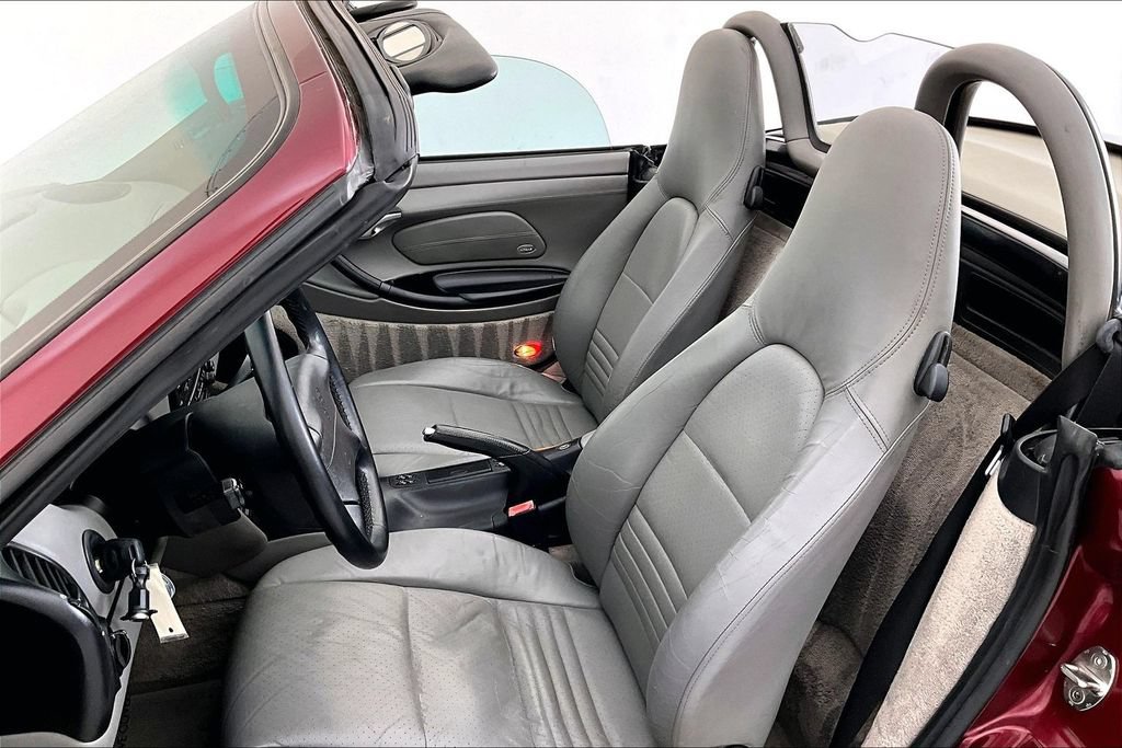 Used 2000 Porsche Boxster RWD image 28