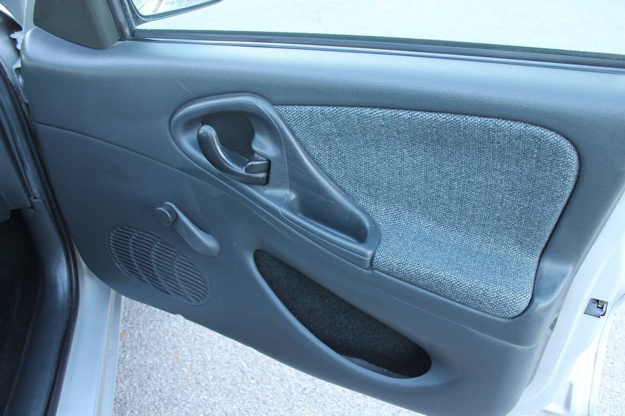 Used 2005 Chevrolet Cavalier Sedan w/ Preferred Equipment Group FWD image 30