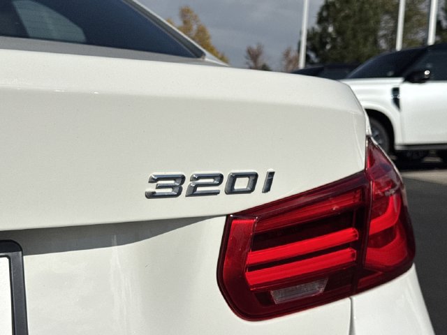 Used 2018 BMW 320i Sedan w/ Convenience Package RWD image 19