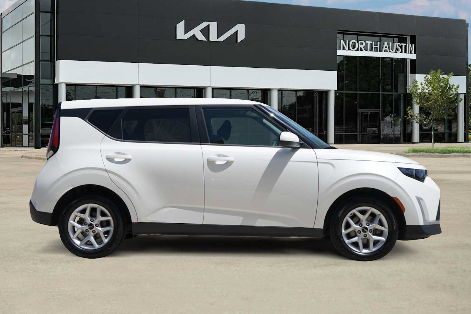 Certified 2024 Kia Soul LX w/ Option Group 015 FWD image 6