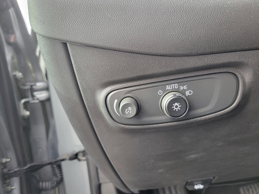 Used 2023 Chevrolet Equinox RS image 19