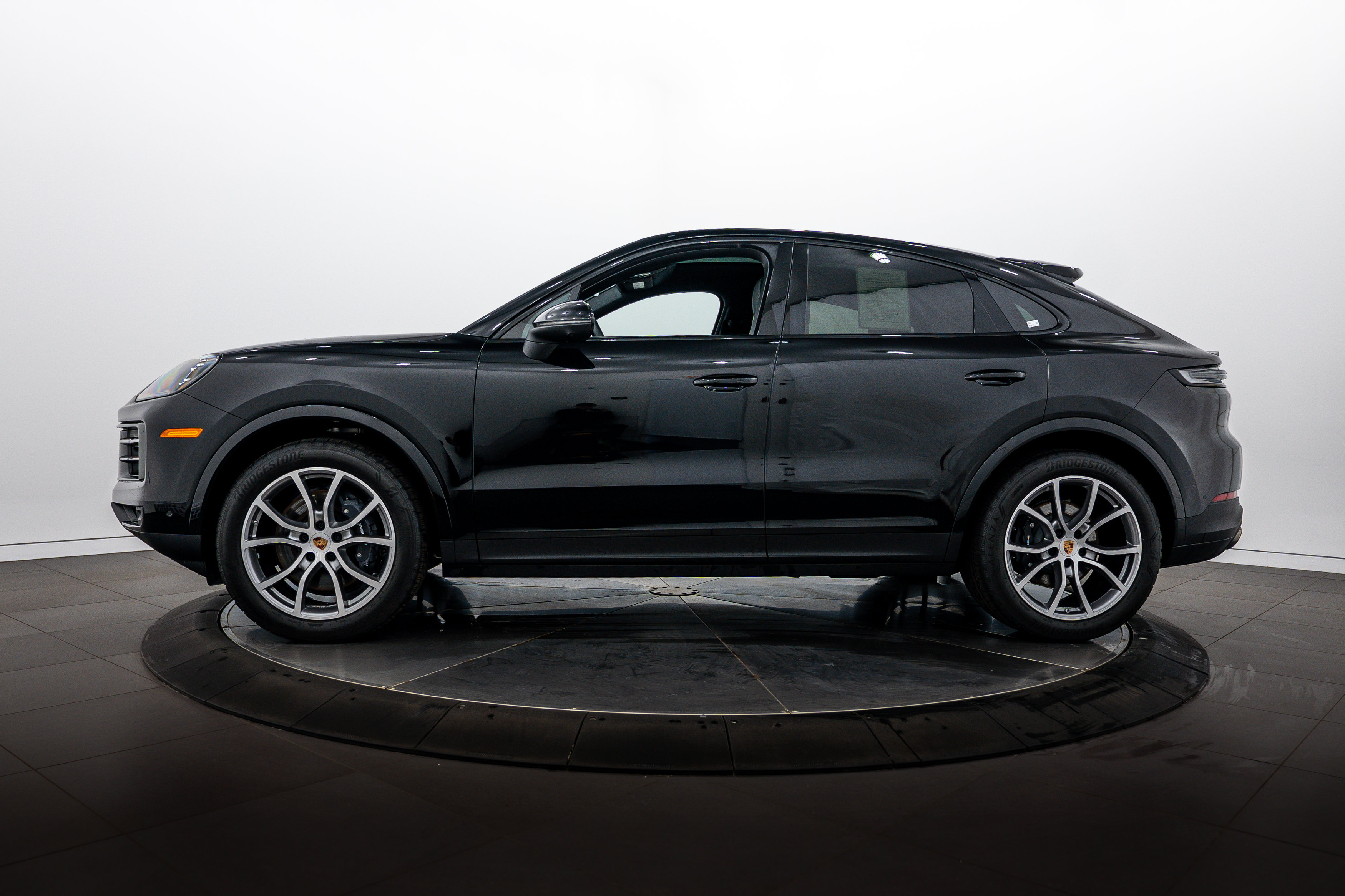 Certified 2026 Porsche Cayenne Coupe AWD/4WD image 2