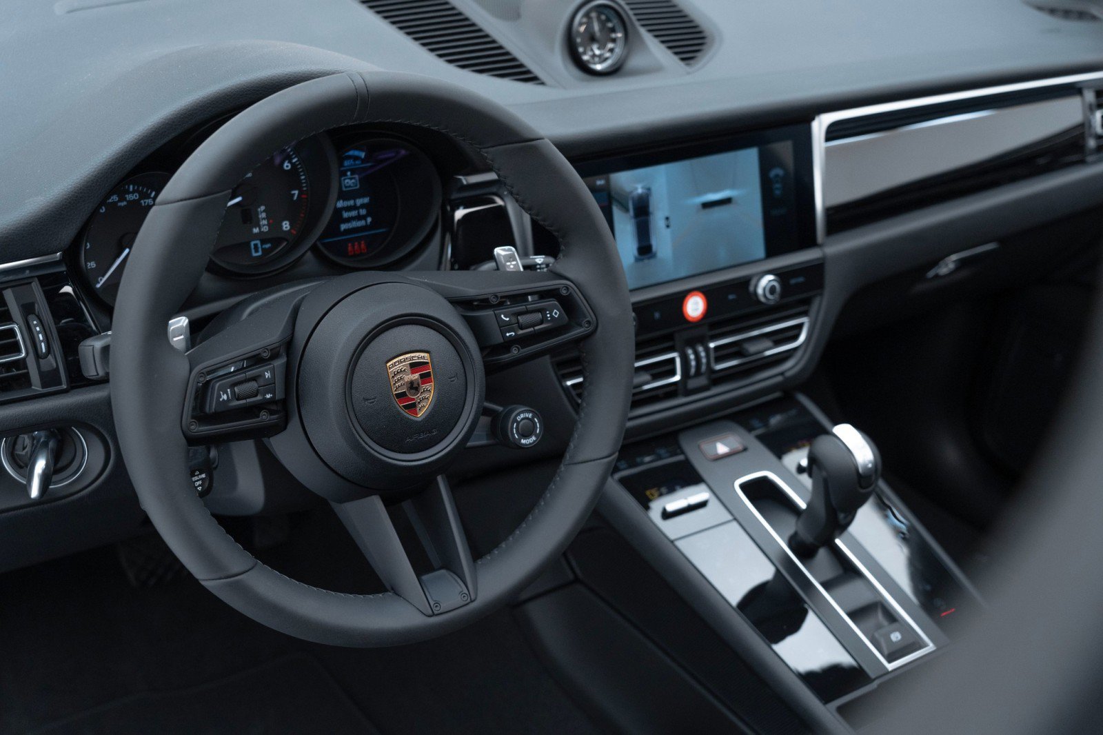 Certified 2025 Porsche Macan AWD/4WD image 22
