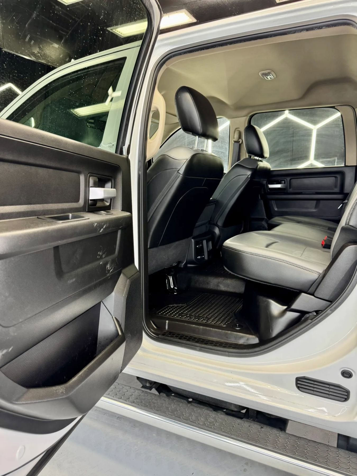 Used 2019 RAM 5500 Tradesman w/ Ambulance Prep Group RWD image 17