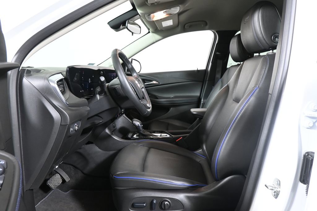 Used 2025 Buick Encore GX Sport Touring w/ Advanced Technology Package image 3