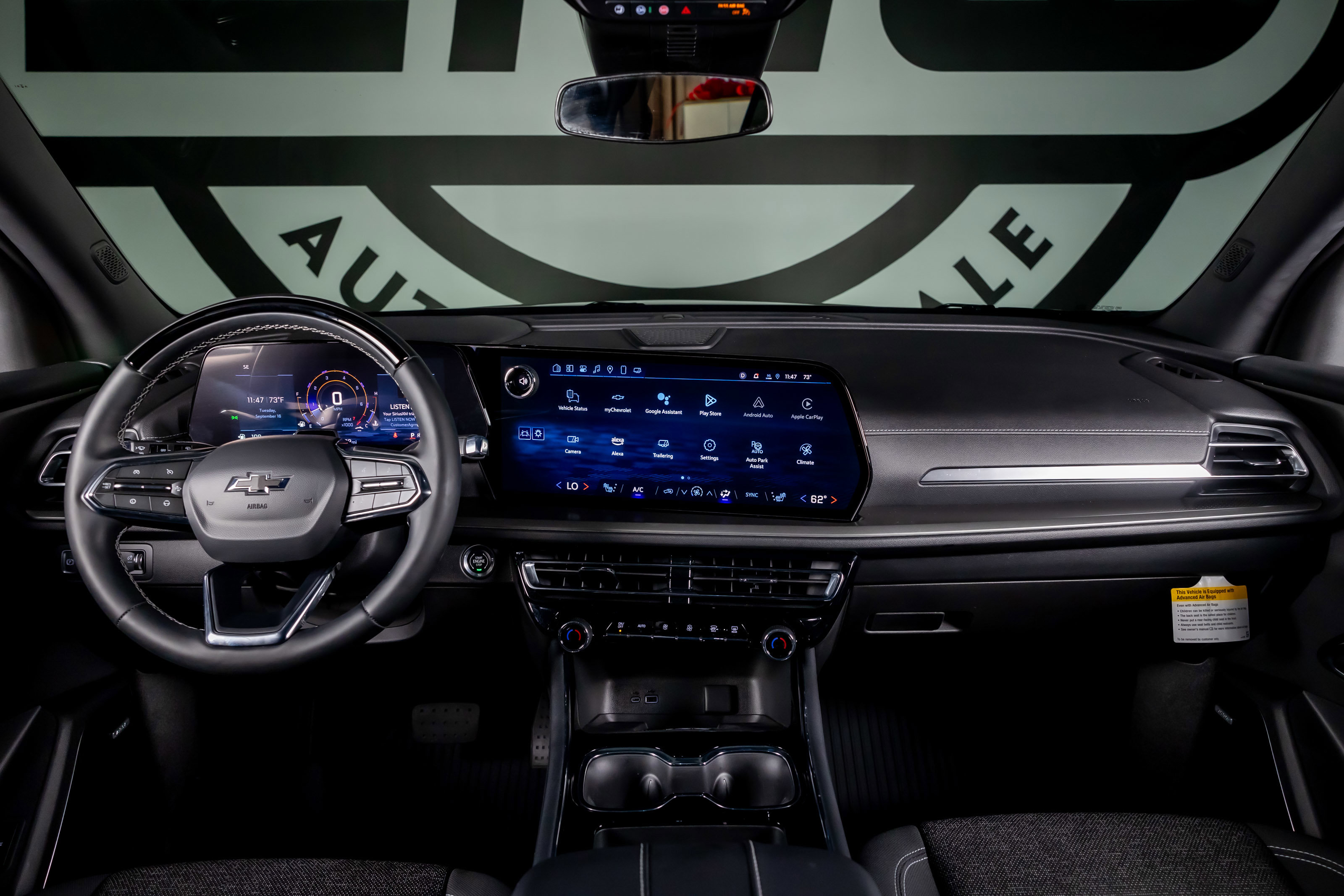 Used 2025 Chevrolet Traverse LT w/ Enhanced Driving Package image 2