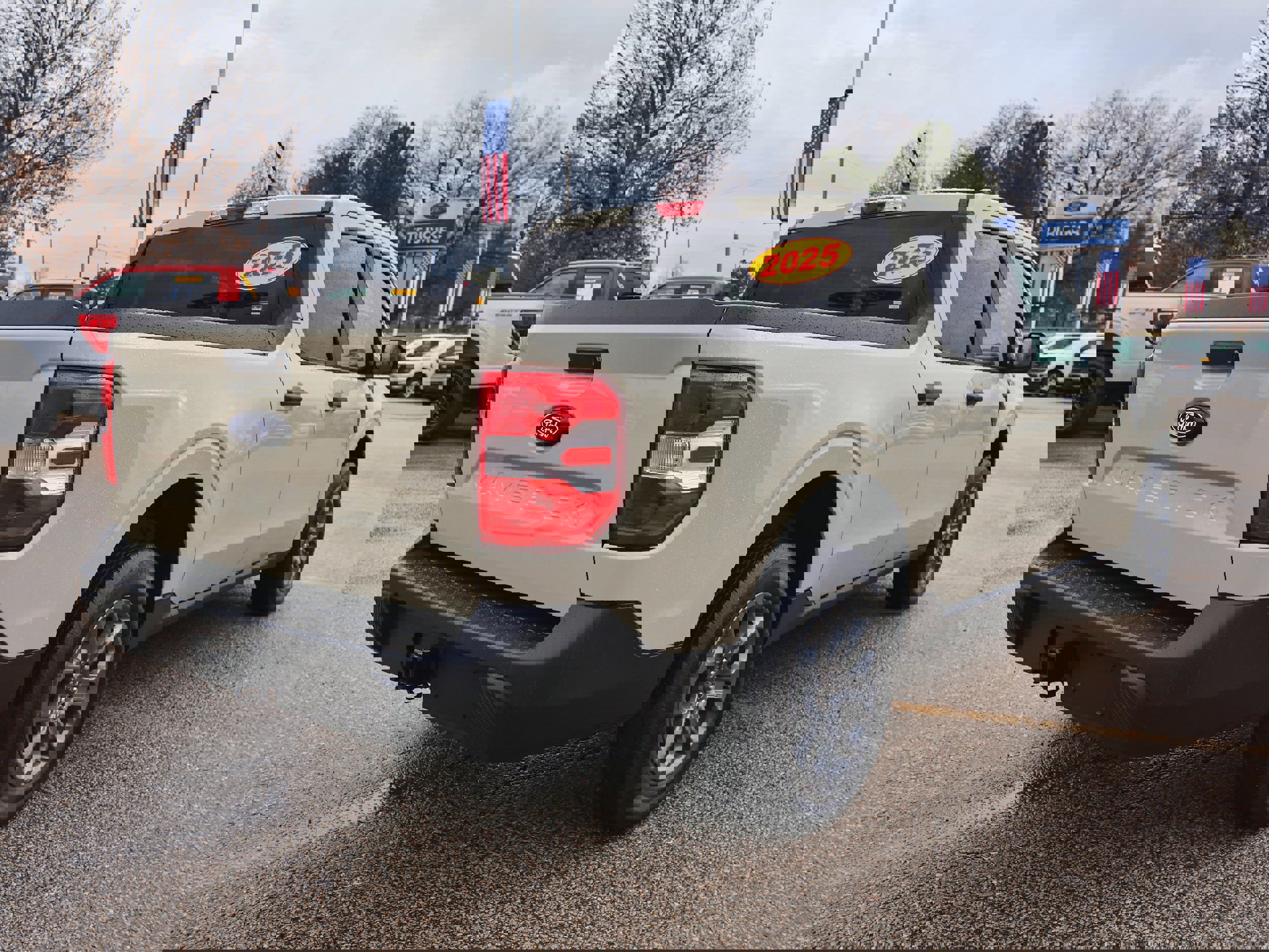 Used 2025 Ford Maverick XLT image 5