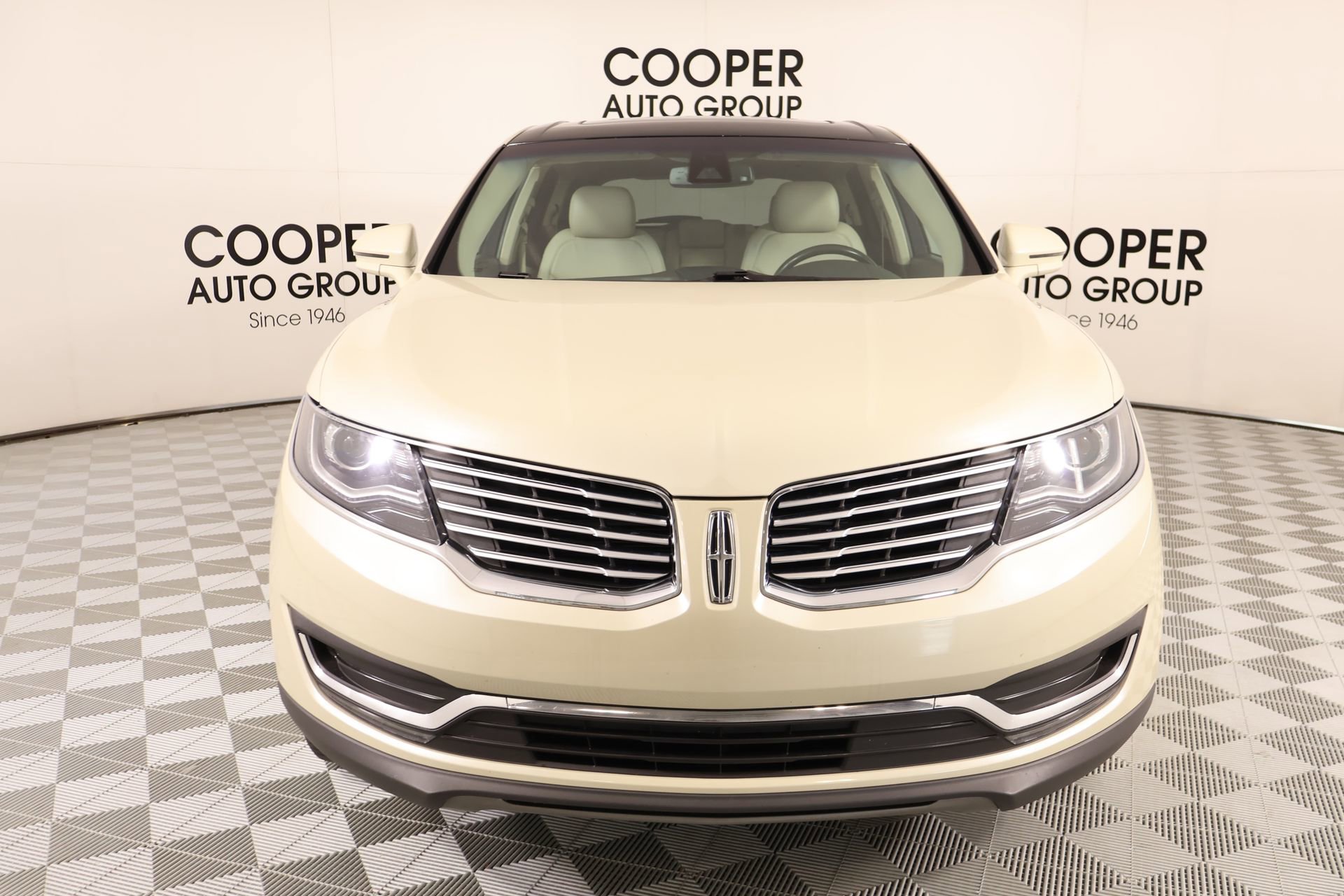 Used 2018 Lincoln MKX Reserve w/ Driver Assistance Package FWD image 9