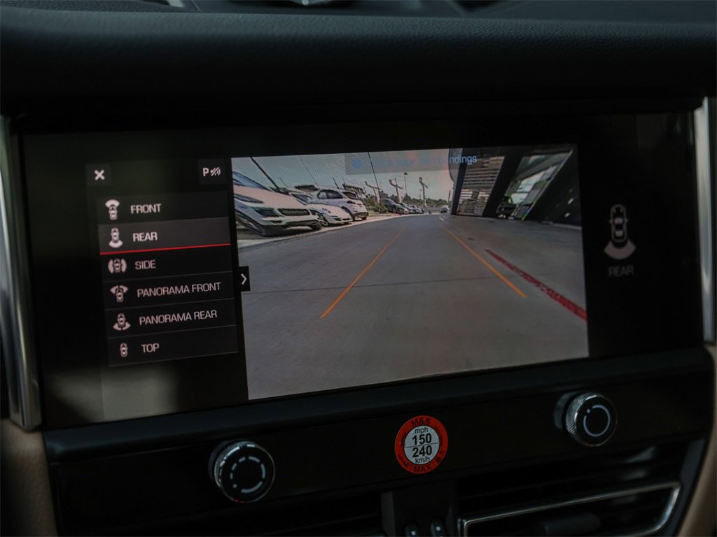 Used 2025 Porsche Macan image 22