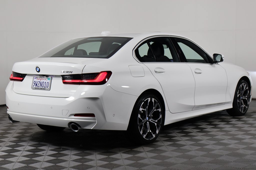 Certified 2026 BMW 330i Sedan w/ Premium Package RWD image 4