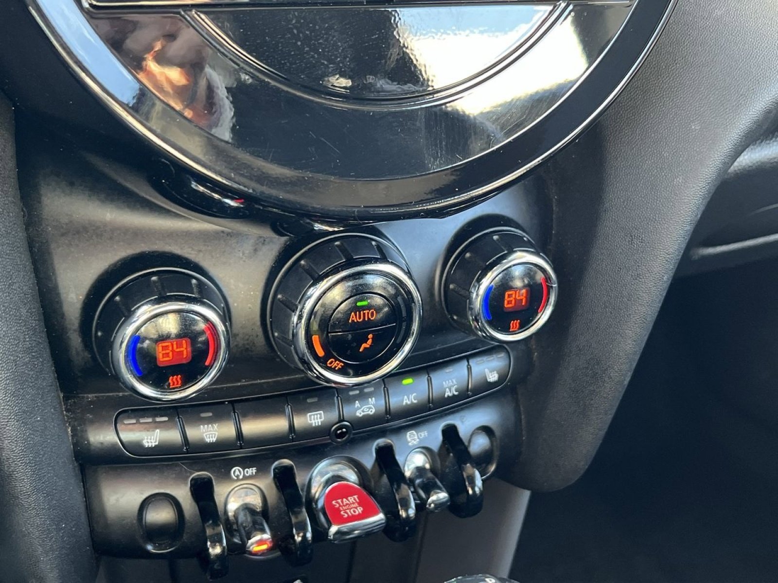 Used 2015 MINI Cooper 4-Door Hardtop image 18