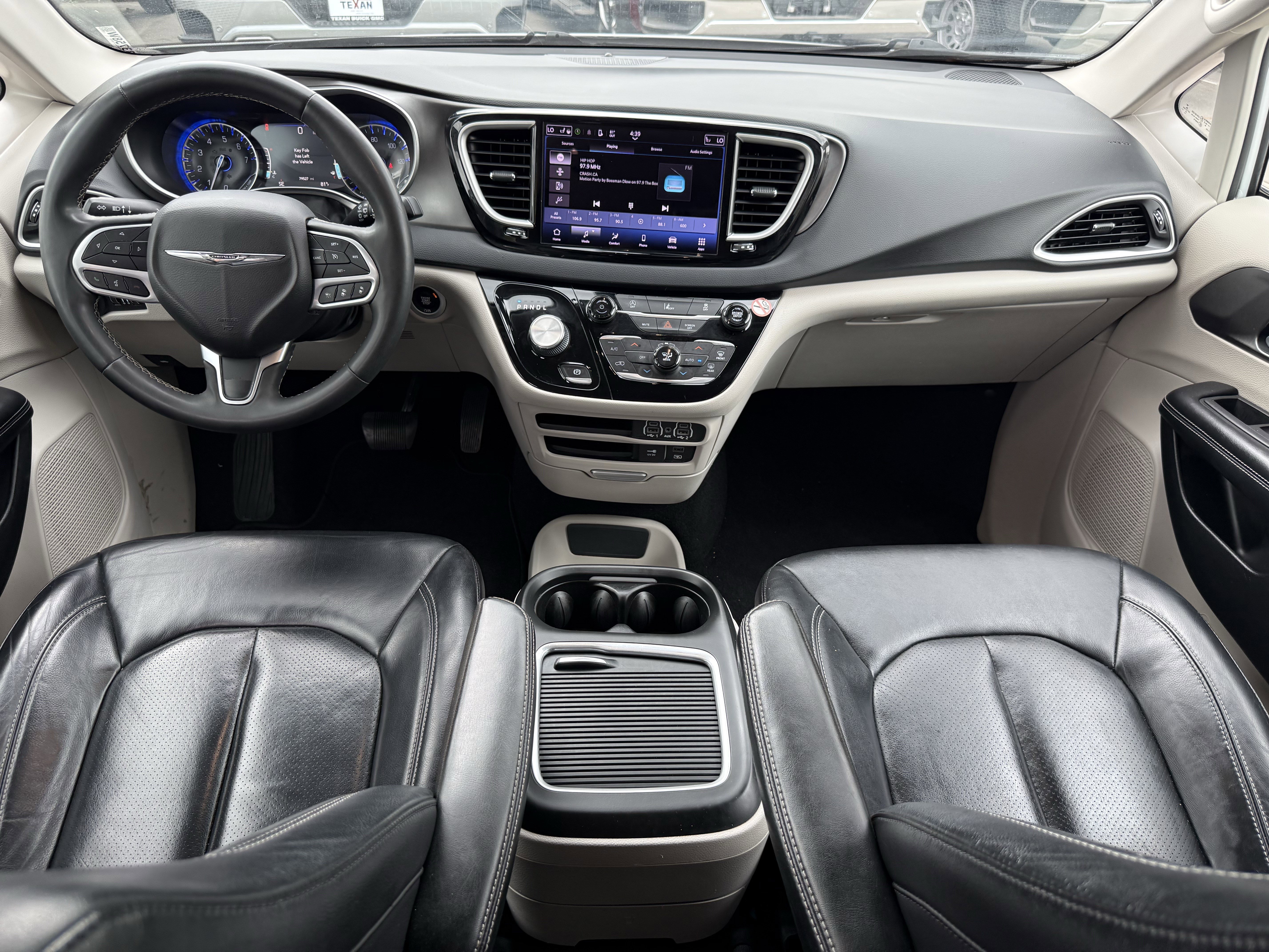 Used 2022 Chrysler Pacifica Touring-L image 13