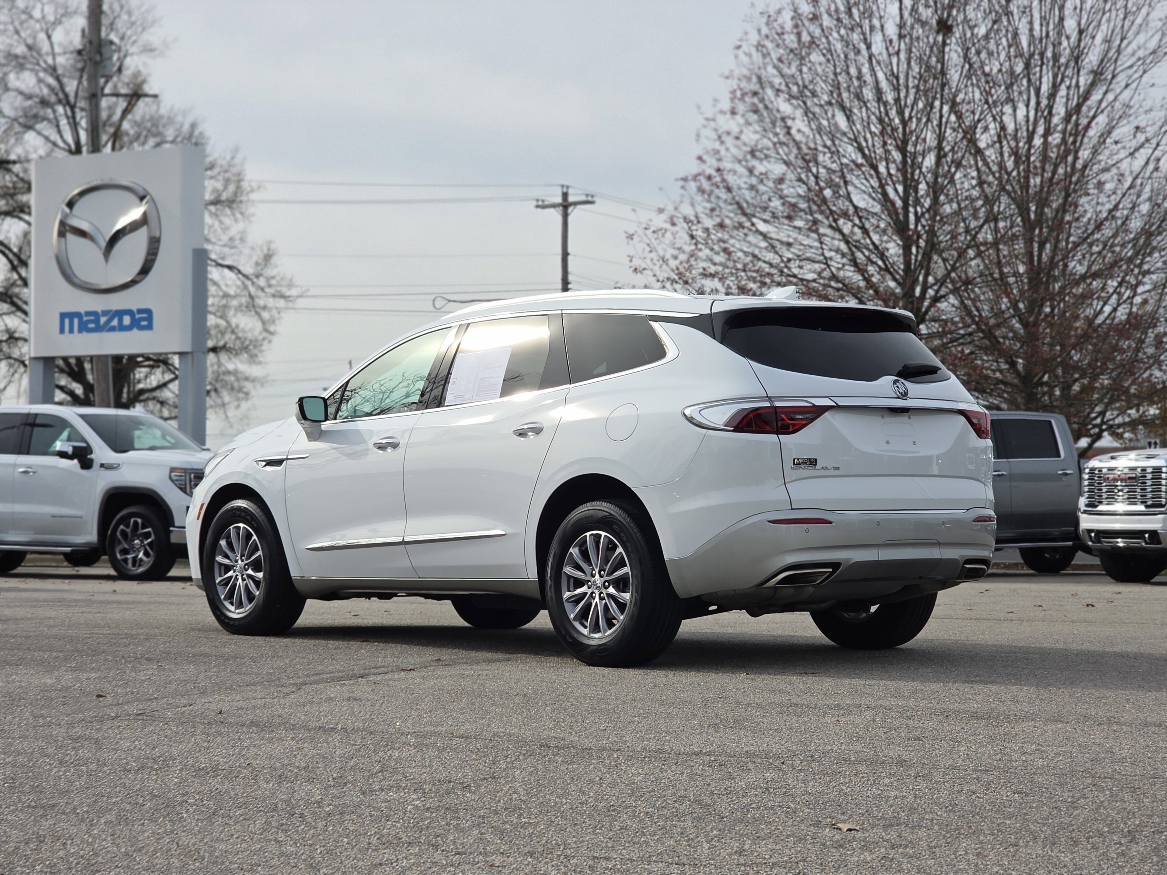 Used 2023 Buick Enclave Essence image 5