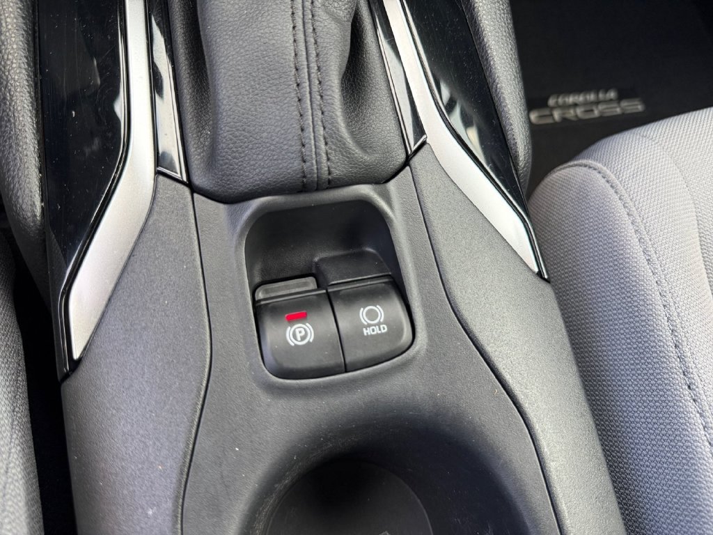 Used 2023 Toyota Corolla Cross AWD Hybrid image 21