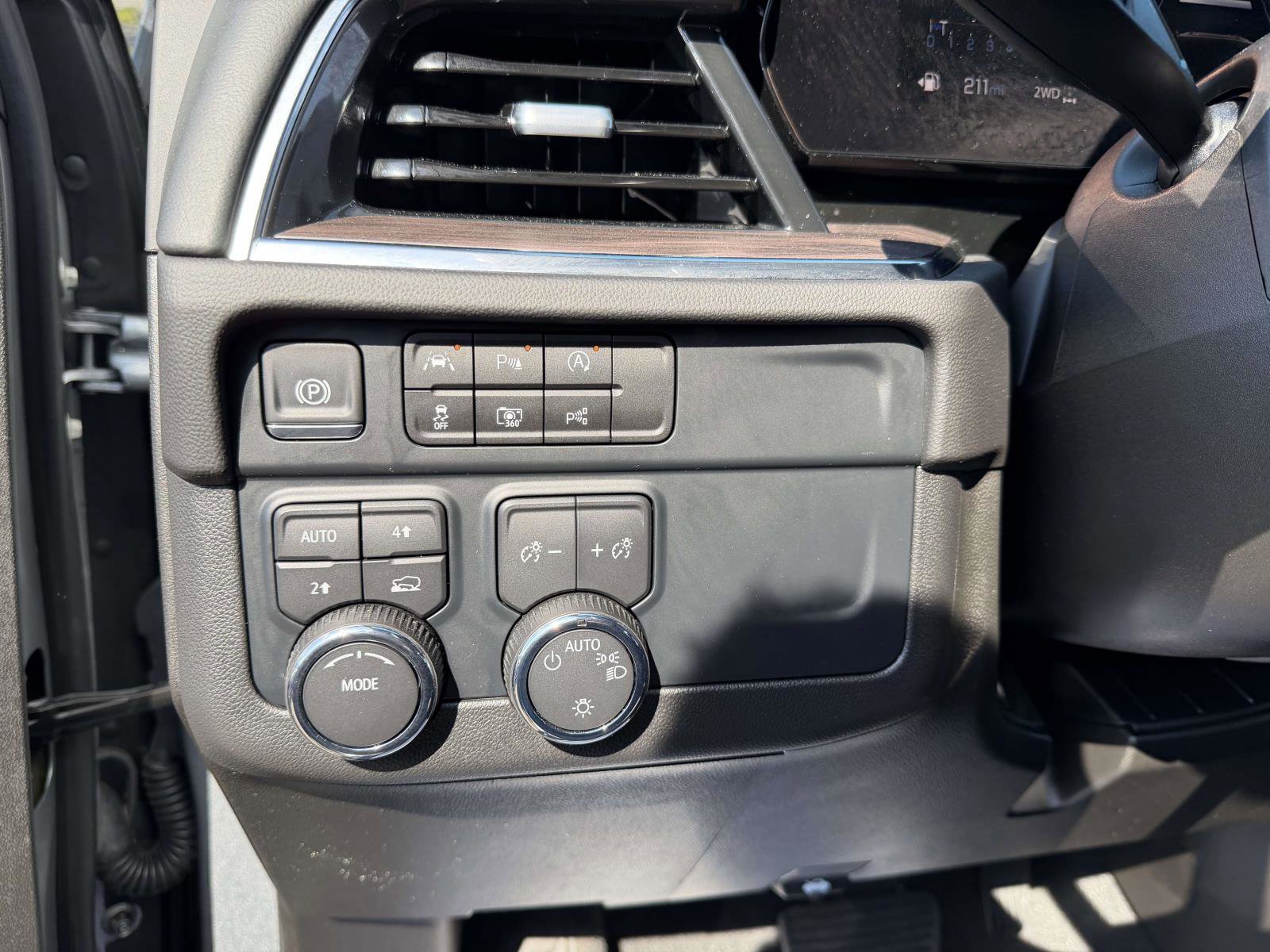 Certified 2025 Chevrolet Suburban LS AWD/4WD image 18