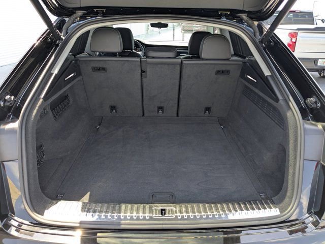 Used 2023 Audi Q8 Prestige AWD/4WD image 12