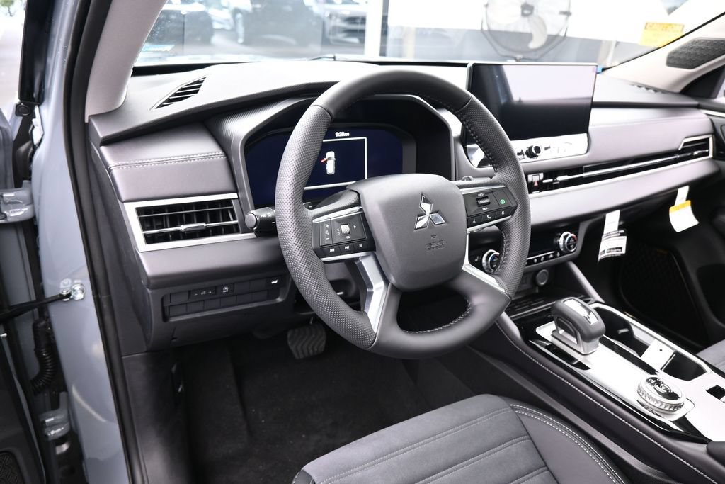 New 2026 Mitsubishi Outlander SE FWD image 12