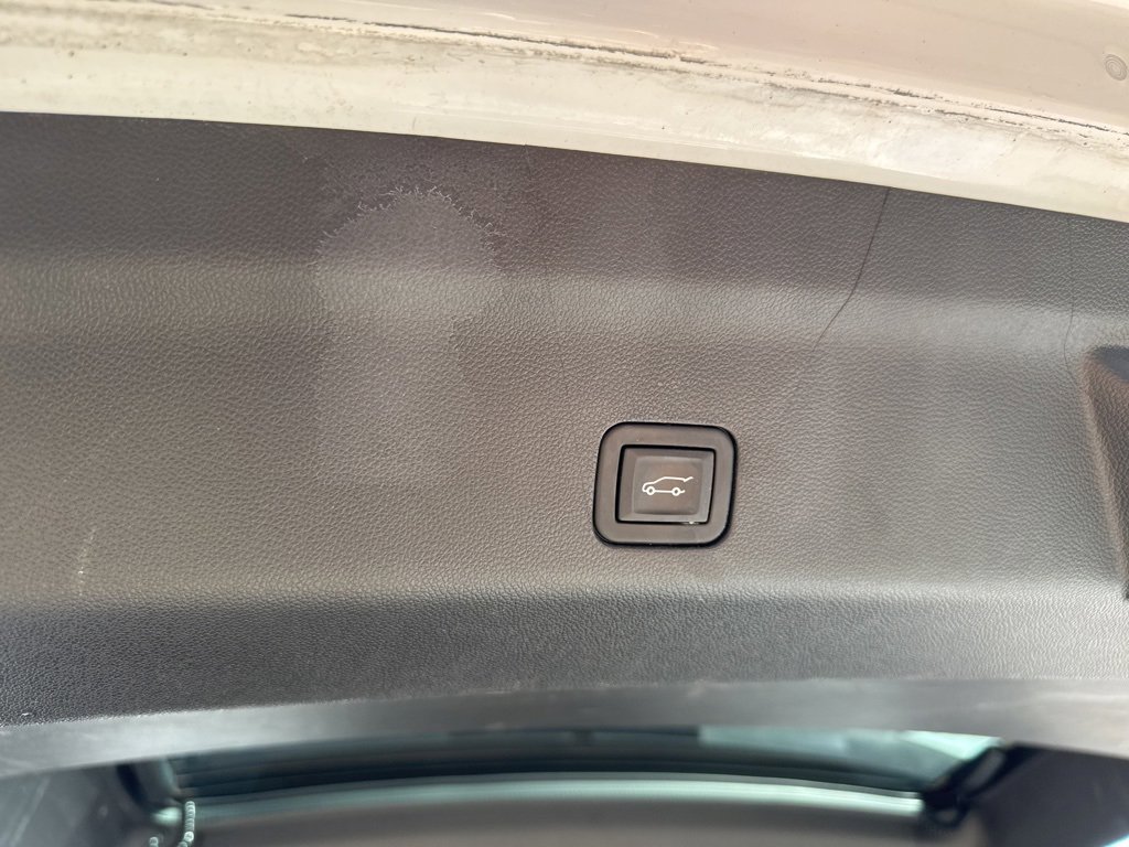 Used 2023 GMC Yukon SLT image 9