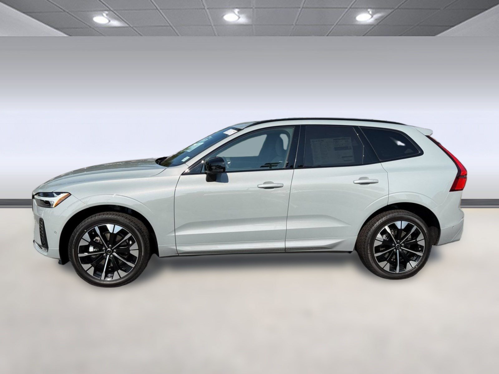 New 2027 Volvo XC60 B5 Plus AWD/4WD image 2