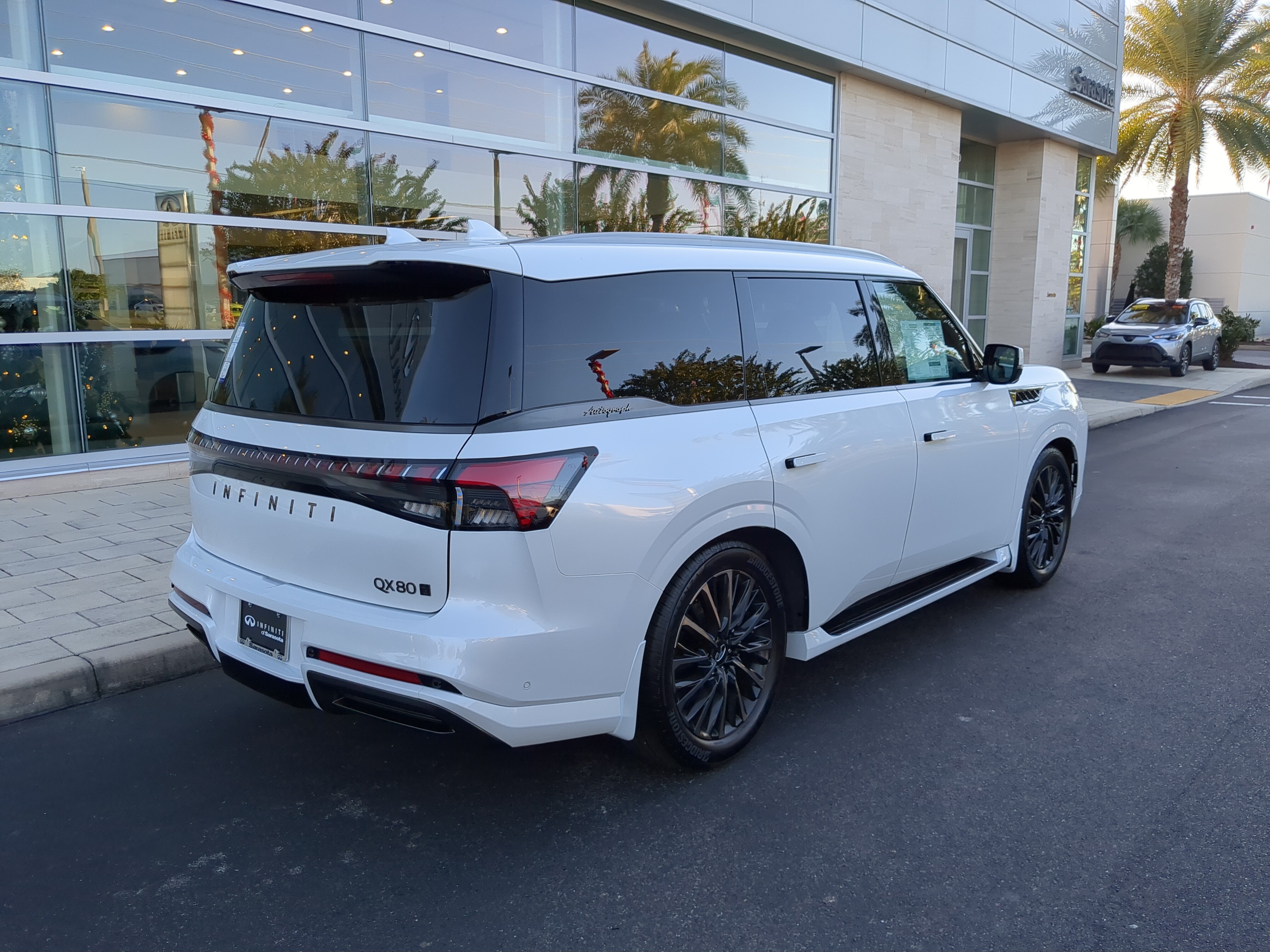 New 2026 INFINITI QX80 Autograph w/ Premium Cargo Package AWD/4WD image 4