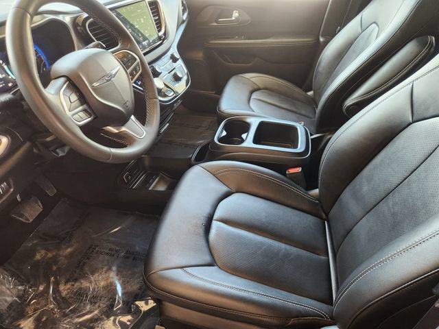 Used 2025 Chrysler Pacifica Select FWD image 4