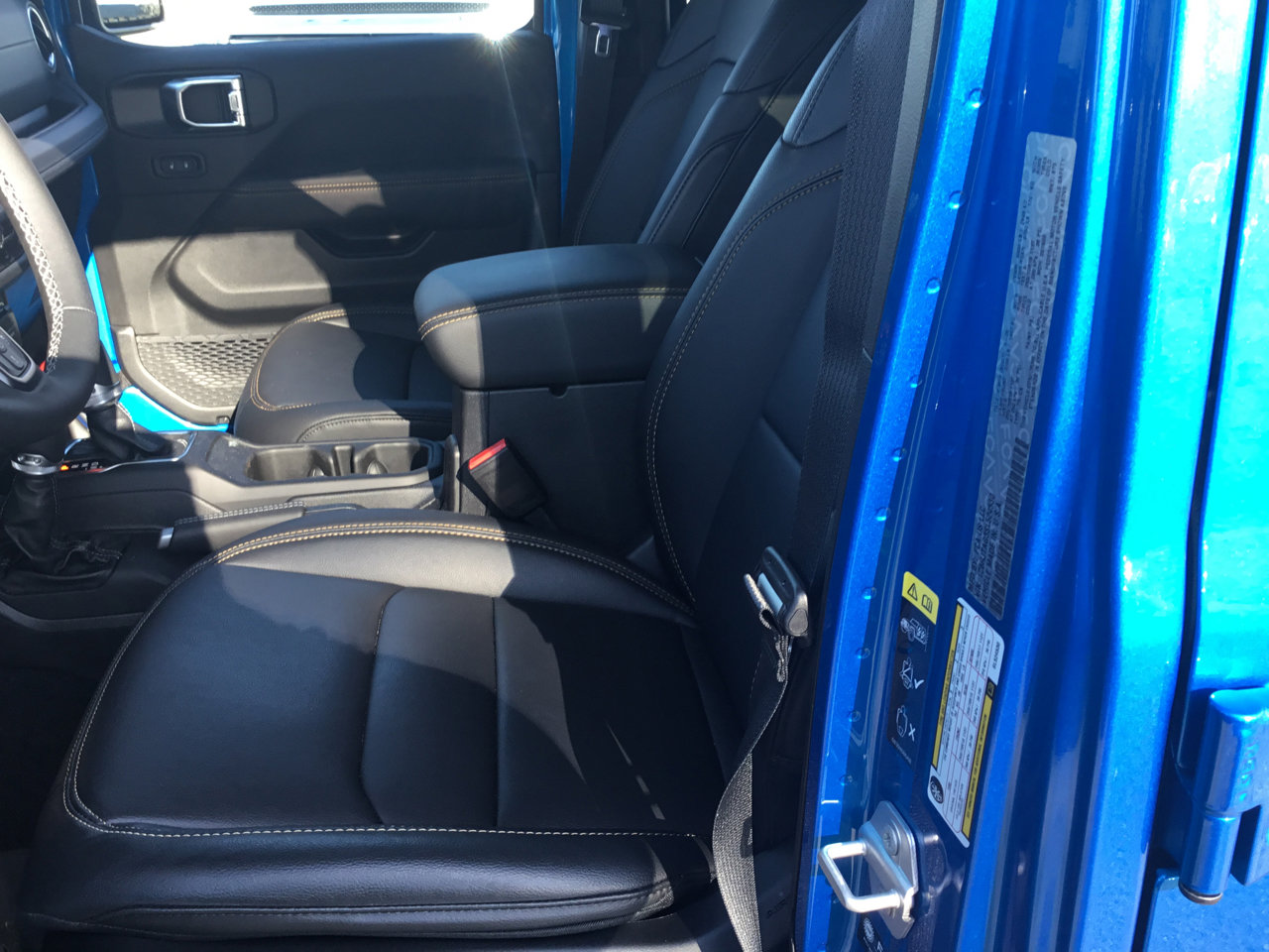 Used 2025 Jeep Gladiator Sport w/ Premium Package image 15