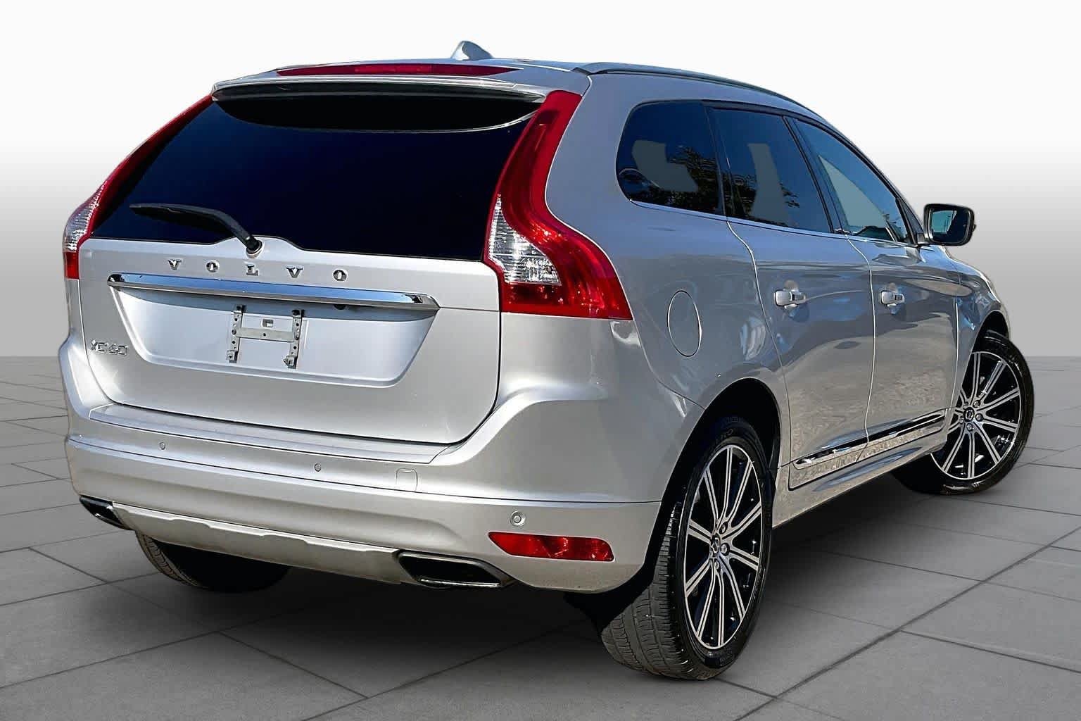 Used 2016 Volvo XC60 T6 w/ Proximity Package AWD/4WD image 12