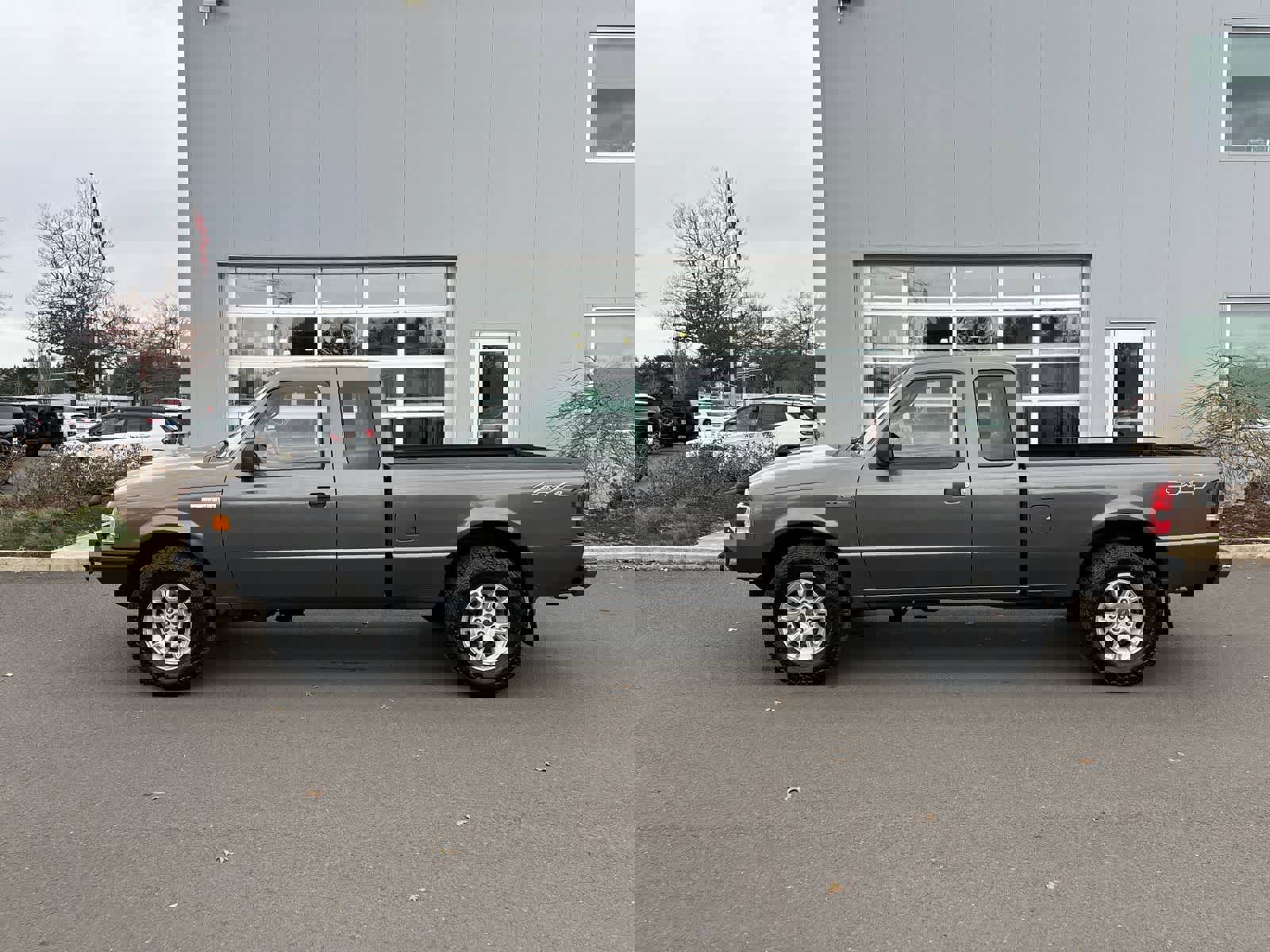 Used 2010 Ford Ranger XLT image 2
