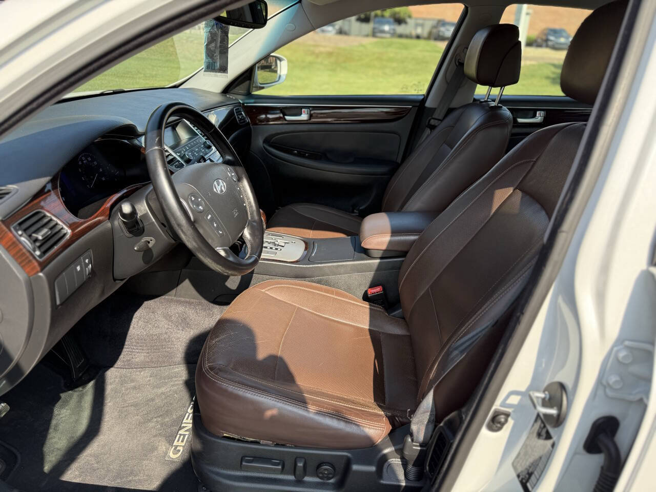 Used 2013 Hyundai Genesis 3.8 RWD image 13
