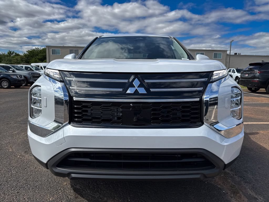 New 2026 Mitsubishi Outlander ES AWD/4WD image 2