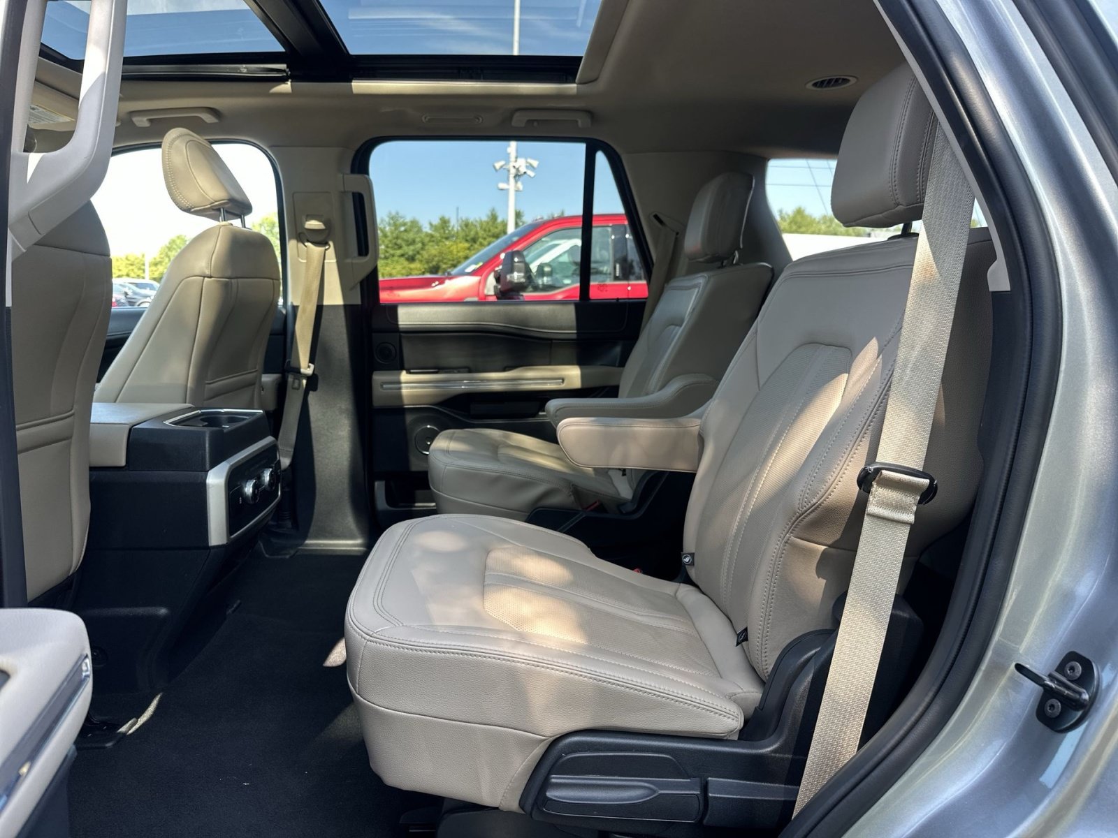 Used 2024 Ford Expedition Limited AWD/4WD image 26
