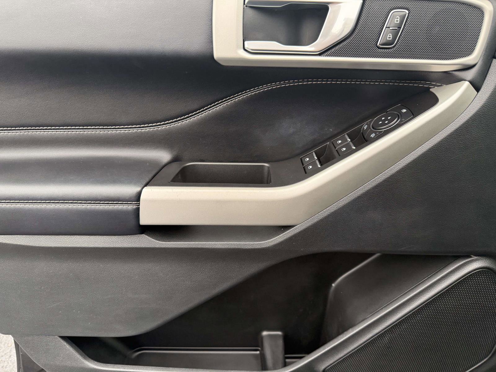 Used 2022 Ford Explorer XLT image 15