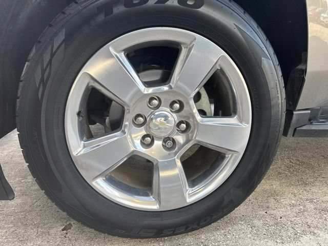 Used 2017 Chevrolet Suburban LT w/ Luxury Package RWD image 9