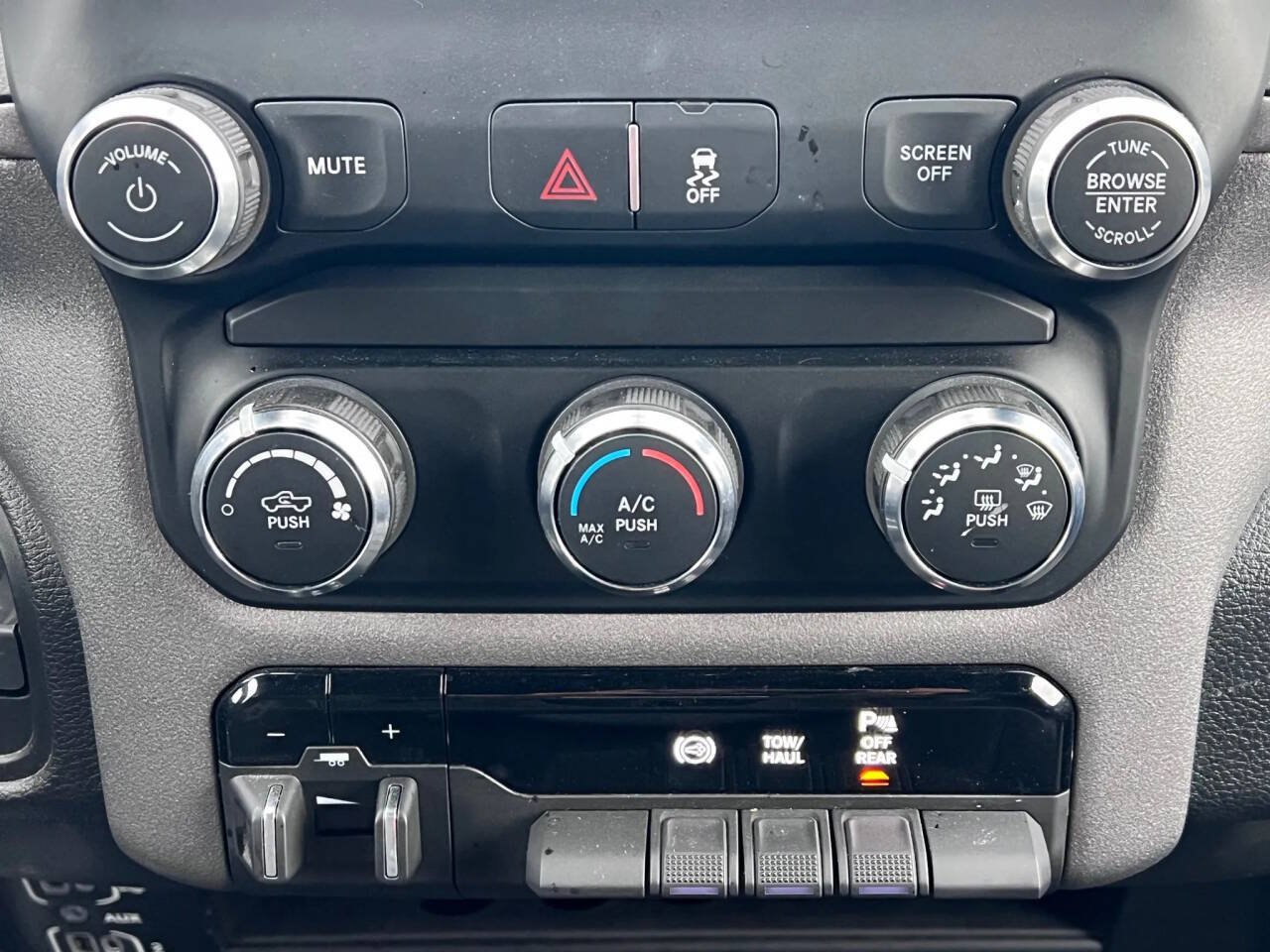 Used 2024 RAM 3500 Tradesman w/ Chrome Appearance Group AWD/4WD image 25